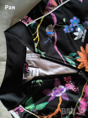 Дамски комплект Adidas Women's FLORAL Track + къси панталонки, снимка 8 - Комплекти - 50670492