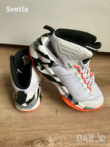 високи кецове / баскетболни обувки МНОГО ЗАПАЗЕНИ, БЕЗ ПЕТНА !