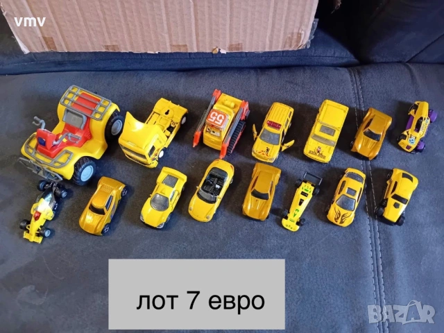 Стари колички по цветове