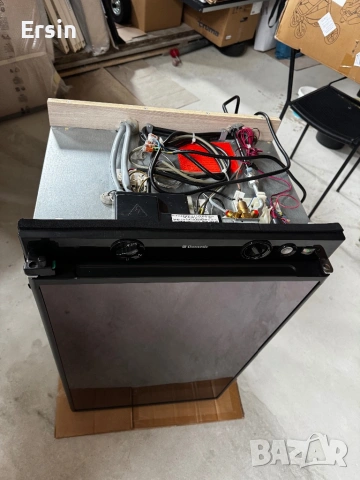 Хладилник Dometic RM5380  (Свален от чисто нов Кемпер)  , снимка 2 - Хладилни чанти - 51291725