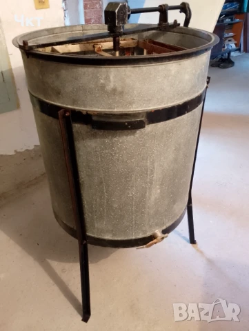 Осемрамкова центрофуга за пчелен мед 