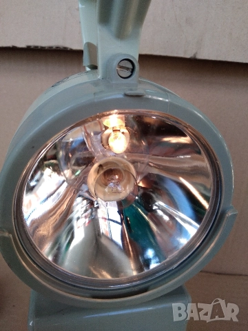 Акумулаторен фенер с Li-Ion батерия, снимка 3 - Прожектори - 52846557