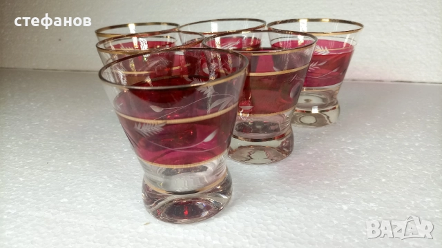 Много красив комплект чаши, калиево стъкло, червени, златни кантове, ръчна гравюра, 6 бр, снимка 5 - Чаши - 52197446