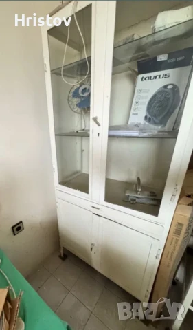 Медицински шкаф 