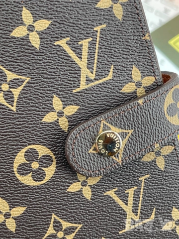 визитник и тефтер в кутия от естествена кожа louis vuitton, снимка 5 - Чанти - 51454864