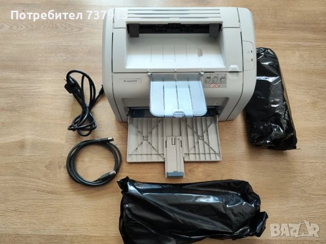 Принтер HP LaserJet 1018 с 3 броя тонер касети, снимка 2 - Принтери, копири, скенери - 53656314