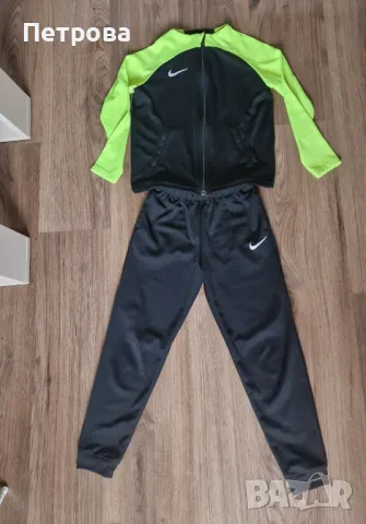 Детски екип Nike  128, снимка 2 - Детски анцузи и суичери - 48652504