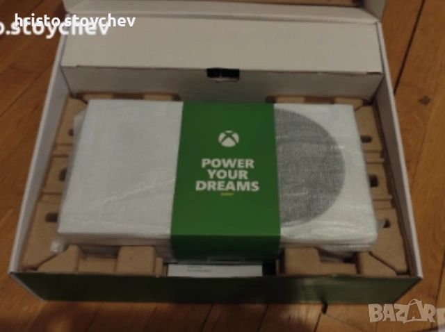 Xbox Series S - с кутия , снимка 2 - Xbox конзоли - 54270633