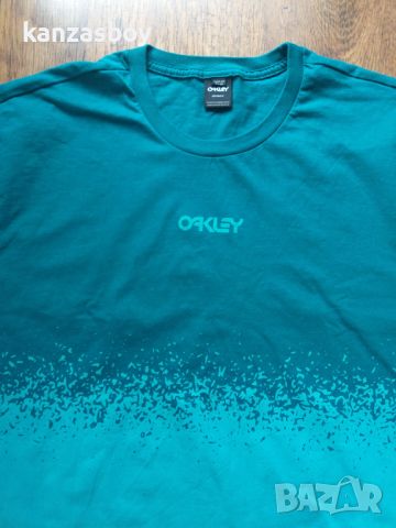 oakley - страхотна мъжка тениска КАТО НОВА 2ХЛ , снимка 2 - Тениски - 45512861