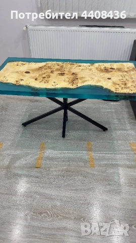 Холна маса от епоксидна смола и дърво