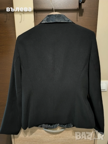 Дамски костюм черен с апликации , снимка 3 - Костюми - 51635399