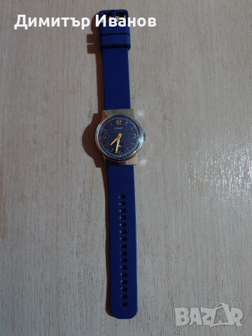 Съветски механичен часовник в перфектно състояние, с нова силиконова каишка. , снимка 2 - Мъжки - 53433194