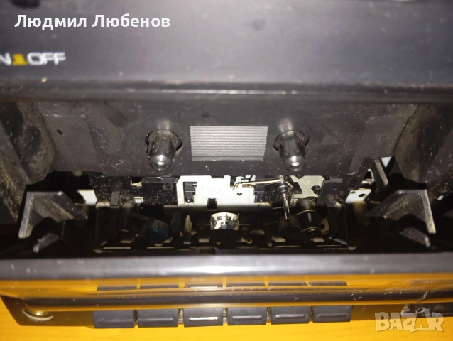 Малка уредба касетофон,радио и грамофон с колони, снимка 4 - Аудиосистеми - 53061146