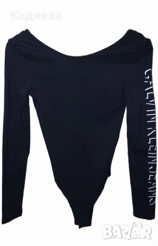 Черно дамско боди Calvin Klein Jeans с дълъг ръкав и лого на един от ръкавите, размер XS-S, снимка 2 - Блузи с дълъг ръкав и пуловери - 54296371