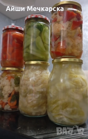 Предлагам нарязано кисело зеле, зелеви листа и туршии