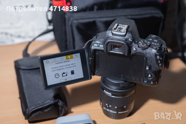 Фотоапарат Canon EOS 250D - Пълен Комплект, снимка 4 - Фотоапарати - 53168837