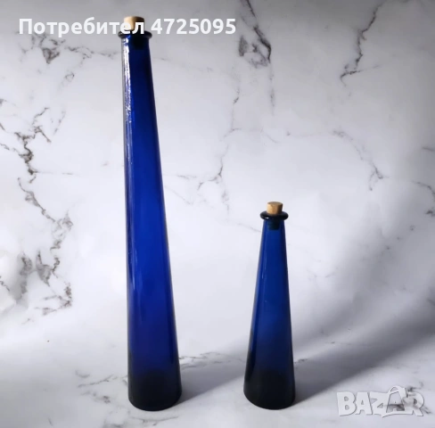 Стъклени сини бутилки