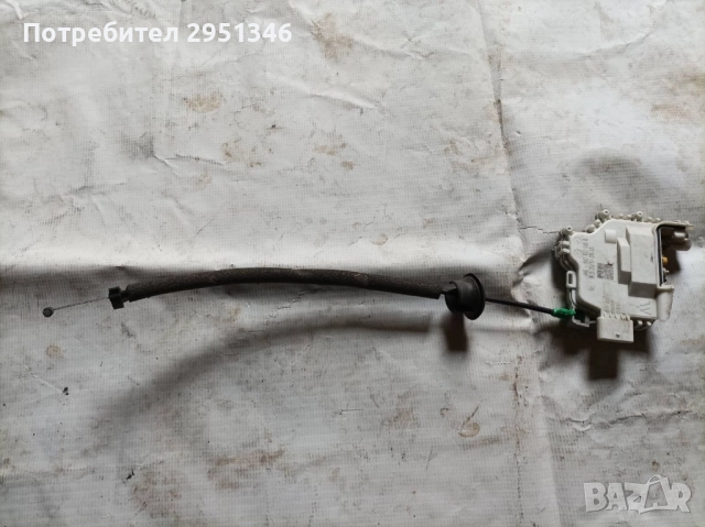 Брава Audi A5 F5 8X2837015B, снимка 2 - Части - 51936402