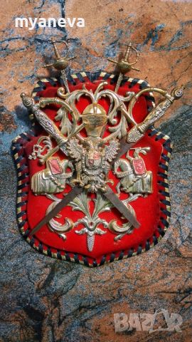 Toledo сувенир, рицарски герб с подвижни , метални шпаги . , снимка 2 - Колекции - 45731633