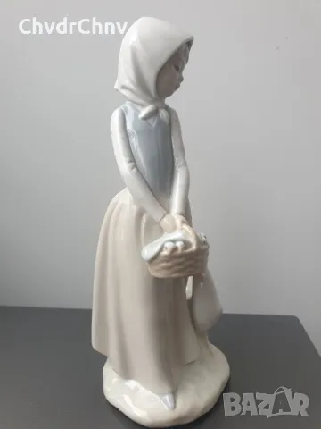 НАО ЛАДРО испанска порцеланова фигура на момиче с кокошка и пиленца/NAO Lladro статуетка 21см, снимка 3 - Колекции - 47123210