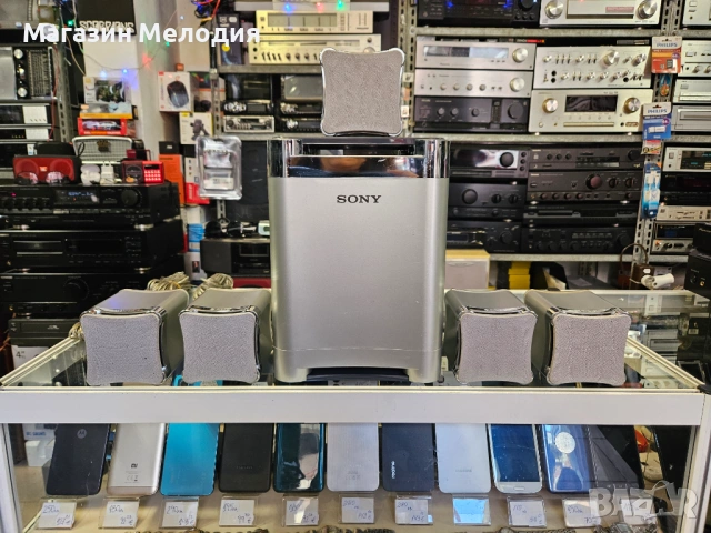 Комплект колони за домашно кино с бас каса SONY В отлично техническо и визуално състояние.