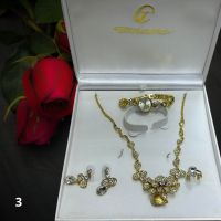 Елегантен подаръчен комплект бижута - пръстен, гривна, обеци и колие в луксозна кутия, която е споре, снимка 7 - Бижутерийни комплекти - 45664098