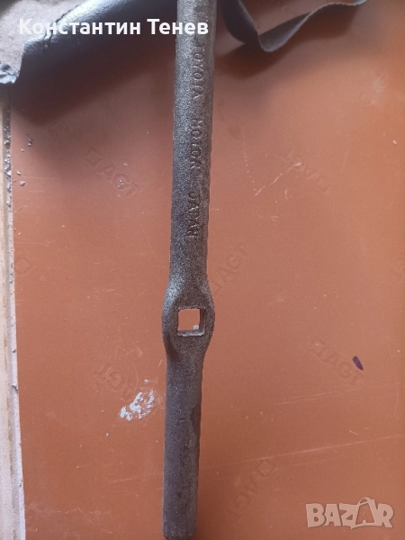 Тойота ключ за гуми/оригинален/, снимка 1