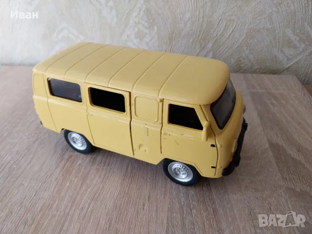 uaz 452 буханка  мащаб 1:24, снимка 1 - Коли, камиони, мотори, писти - 49368833