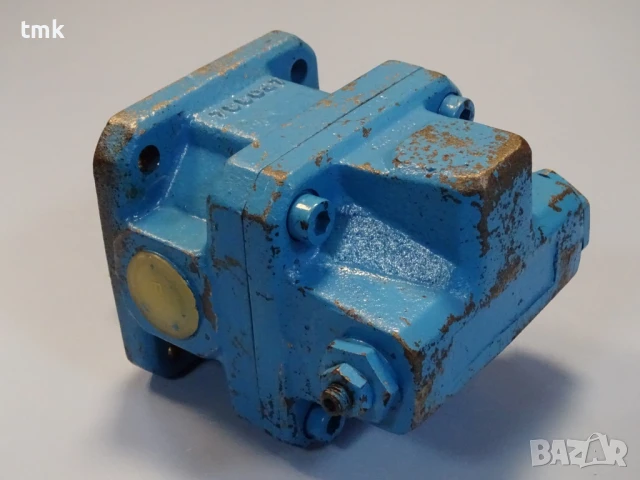 Хидравлична помпа Vickers GPA2-10-EK2-30-R Hydraulic gear pump, снимка 3 - Резервни части за машини - 50550760