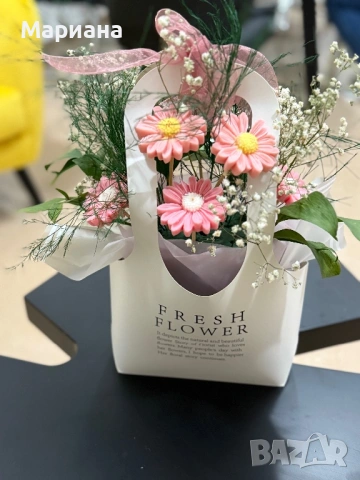 Страхотен подарък - цвете от соев восък