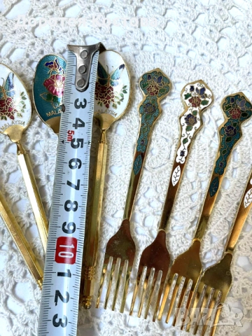 Красиви лъжички и вилички с цветя и пеперуди, закупени от Англия, 8 броя, снимка 5 - Антикварни и старинни предмети - 52110376