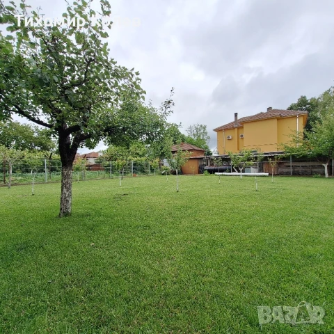 Продавам масивна двуетажна къща, снимка 17 - Къщи - 50554087