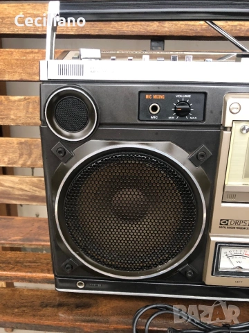 Радиокасетофон HITACHI TRK-8180Е, снимка 2 - Радиокасетофони, транзистори - 53514534