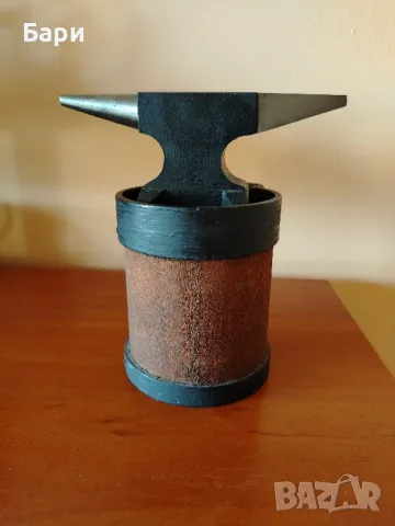 Стара малка бижутерска наковалня