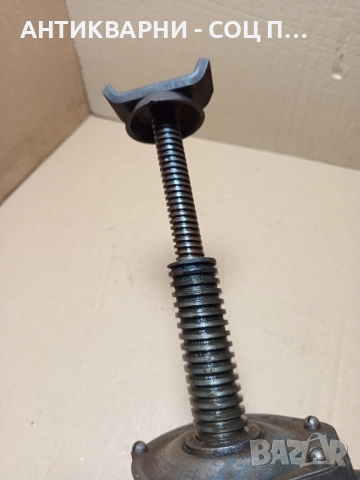 Стар Механичен Винтов Крик За Ретро Автомобили До 1500лг., снимка 13 - Антикварни и старинни предмети - 52355972