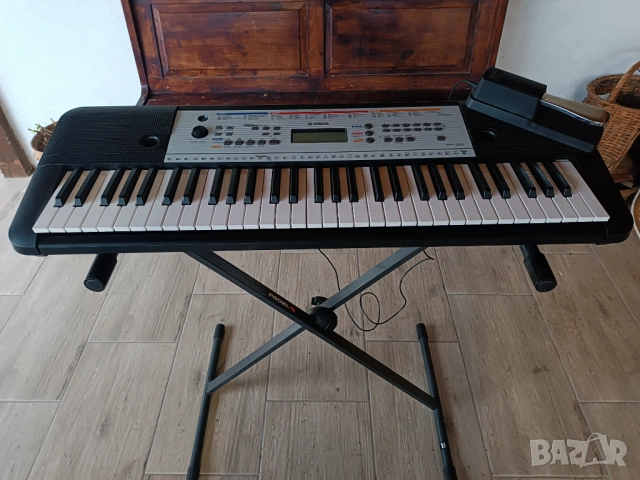 Синтезатор Yamaha YPT 260+стойка и педал