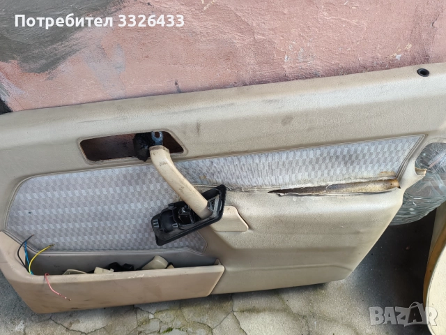 Светло бежов интериор от Мерцедес 190 , снимка 10 - Автомобили и джипове - 52376308