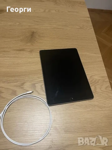 Таблет Ipad air 2 cellular 64 gb + подарък протектор за малко дете