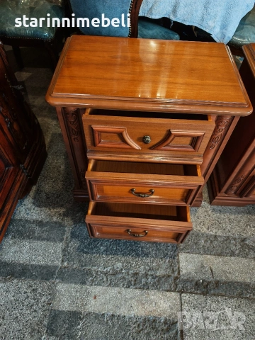 Чифт масивни нощни шкафчета , снимка 4 - Шкафове - 53672652