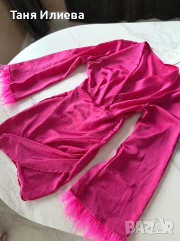 Розова рокля с дълъг ръкав