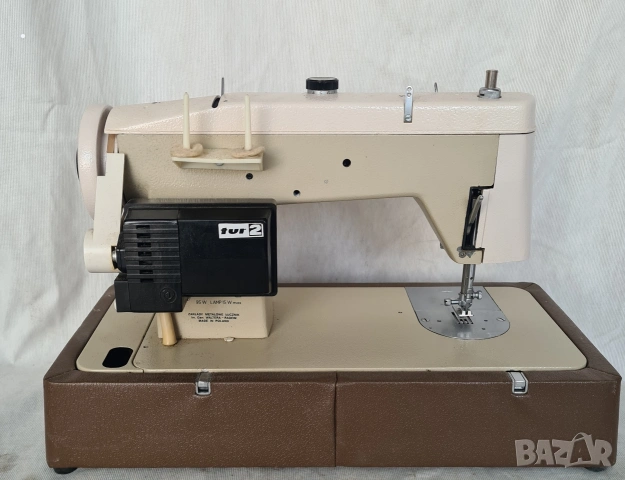 Електрическа шевна машина Łucznik Отлично състояние, снимка 2 - Шевни машини - 53878254