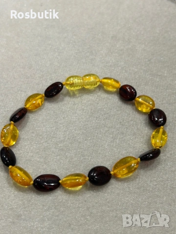 Красива нежна гривна от двуцветен кехлибар 