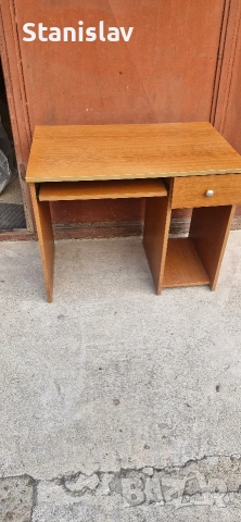 Продавам бюро