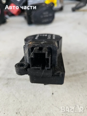 Моторче клапа парно 3M5H-19E616-AB за FORD FOCUS III седан 1.6 TDCi (2010), снимка 2 - Части - 51112707