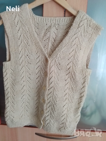 Дамски плетен елек от вълна, снимка 3 - Елеци - 52107187