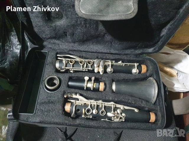 Стар кларинет в преносима оргинална чанта 