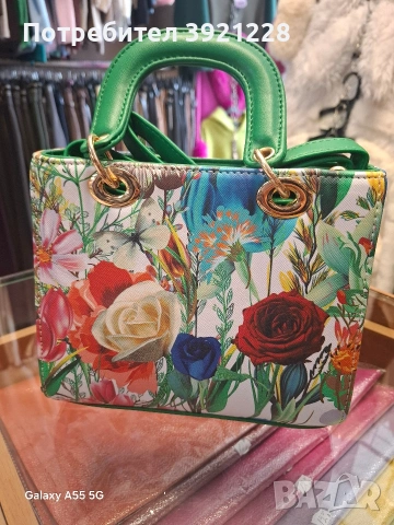 Луксозна дамска чантичка,в цветен десен, снимка 2 - Чанти - 53680924