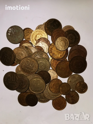 68 броя соцмонети