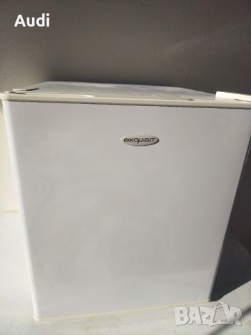 Компресорен хладилник с малка фризерна камера  мини бар EXQUIZIT с обем 49 литра, снимка 1 - Хладилници - 45707509