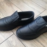 Продавам черни мъжки затворени обувки без връзки, снимка 1 - Ежедневни обувки - 45213518